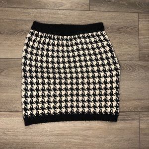 Houndstooth knit skirt